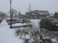 901309 Gezicht op de Meerndijk te De Meern (gemeente Utrecht) naar het zuiden, waar de gevallen sneeuw in flarden ...